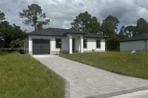 House in Lehigh Acres, Florida 3 bedrooms № 2043839