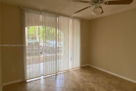 Copropriété à louer à Miramar, Floride: 2 chambres, 89.74 m2 № 1964827 - photo 4