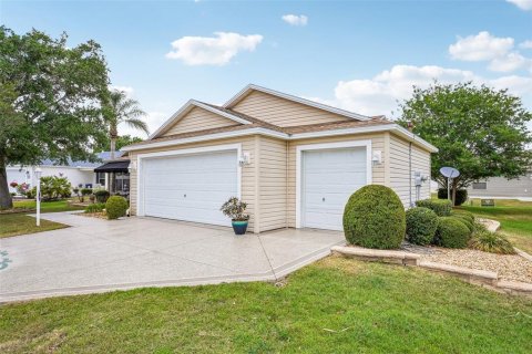 House in The Villages, Florida 3 bedrooms, 173.91 sq.m. № 2151821 - photo 10