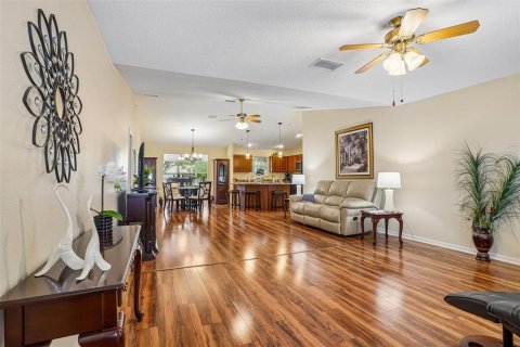 House in The Villages, Florida 3 bedrooms, 173.91 sq.m. № 2151821 - photo 18