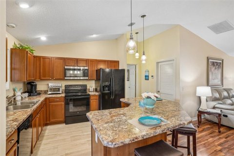 House in The Villages, Florida 3 bedrooms, 173.91 sq.m. № 2151821 - photo 25