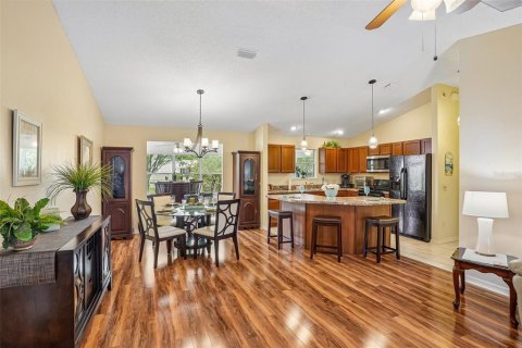 House in The Villages, Florida 3 bedrooms, 173.91 sq.m. № 2151821 - photo 22