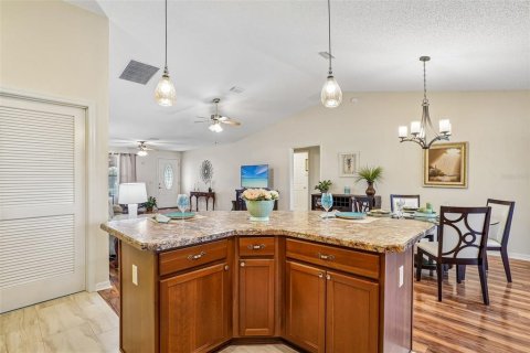 House in The Villages, Florida 3 bedrooms, 173.91 sq.m. № 2151821 - photo 26