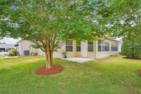 House in The Villages, Florida 3 bedrooms, 173.91 sq.m. № 2151821 - photo 15