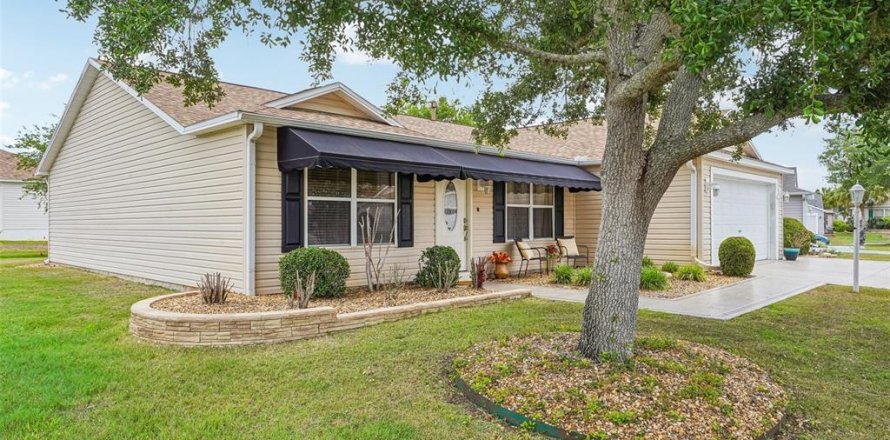 House in The Villages, Florida 3 bedrooms, 173.91 sq.m. № 2151821