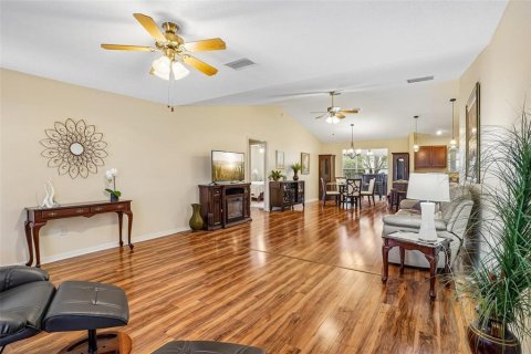 House in The Villages, Florida 3 bedrooms, 173.91 sq.m. № 2151821 - photo 5