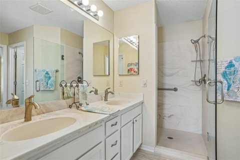 House in The Villages, Florida 3 bedrooms, 173.91 sq.m. № 2151821 - photo 9