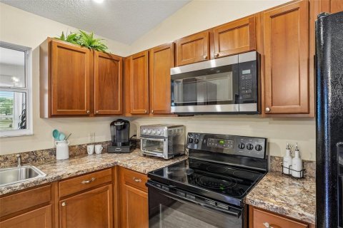 House in The Villages, Florida 3 bedrooms, 173.91 sq.m. № 2151821 - photo 27