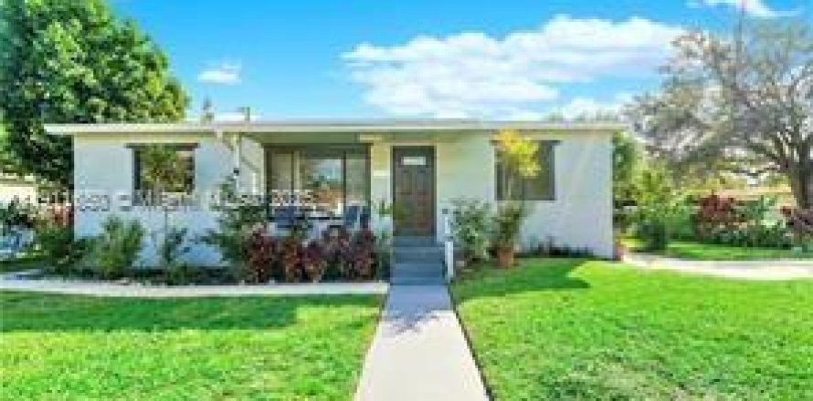 Дом в Холливуд, Флорида 4 спальни, 178.37м2 № 1967564