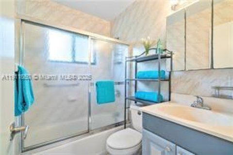 Купить виллу или дом в Холливуд, Флорида 4 спальни, 178.37м2, № 1967564 - фото 16