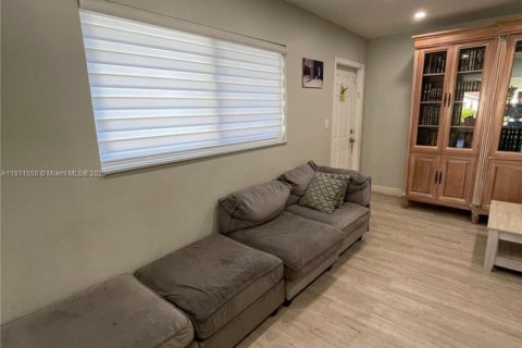 Купить виллу или дом в Холливуд, Флорида 4 спальни, 178.37м2, № 1967564 - фото 29