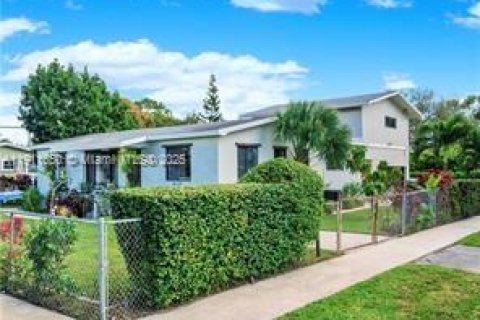 Купить виллу или дом в Холливуд, Флорида 4 спальни, 178.37м2, № 1967564 - фото 24