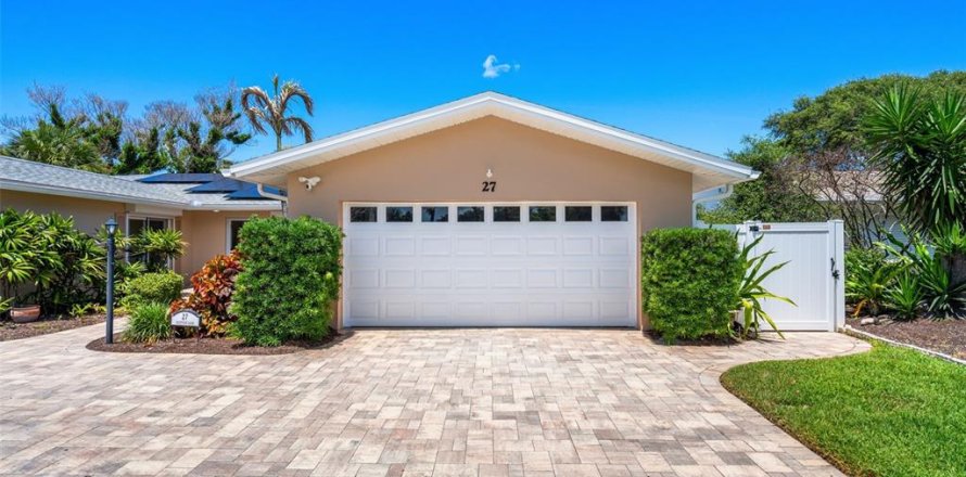 House in Cocoa Beach, Florida 4 bedrooms, 215.81 sq.m. № 2225126