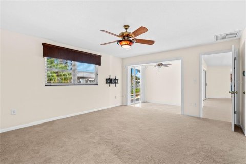 House in Cocoa Beach, Florida 4 bedrooms, 215.81 sq.m. № 2225126 - photo 20