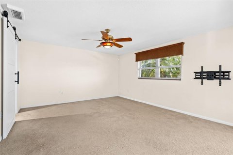 House in Cocoa Beach, Florida 4 bedrooms, 215.81 sq.m. № 2225126 - photo 22