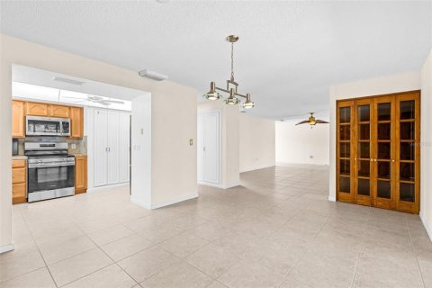House in Cocoa Beach, Florida 4 bedrooms, 215.81 sq.m. № 2225126 - photo 13