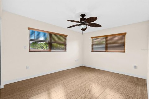 House in Cocoa Beach, Florida 4 bedrooms, 215.81 sq.m. № 2225126 - photo 15
