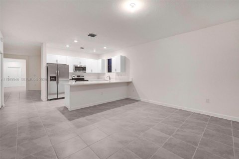 Купить виллу или дом в Хомстед, Флорида 4 спальни, 170.29м2, № 2005437 - фото 9