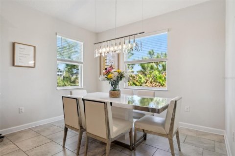 House in Davenport, Florida 4 bedrooms, 238.85 sq.m. № 2205190 - photo 27