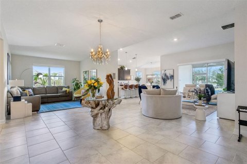 House in Davenport, Florida 4 bedrooms, 238.85 sq.m. № 2205190 - photo 9