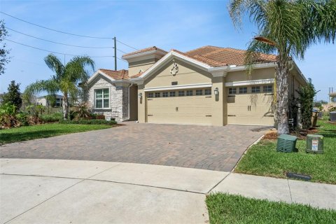 House in Davenport, Florida 4 bedrooms, 238.85 sq.m. № 2205190 - photo 3