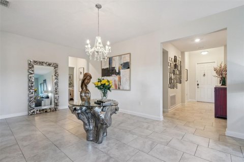 House in Davenport, Florida 4 bedrooms, 238.85 sq.m. № 2205190 - photo 8