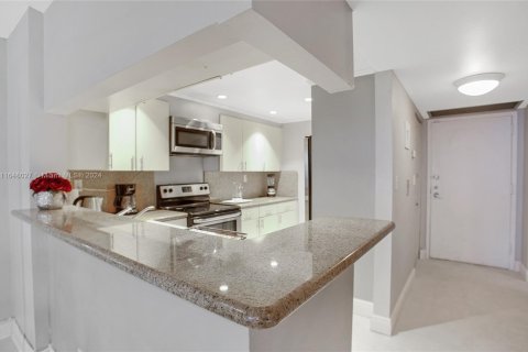 Copropriété à louer à Miami, Floride: 3 chambres, 148.83 m2 № 1934652 - photo 8