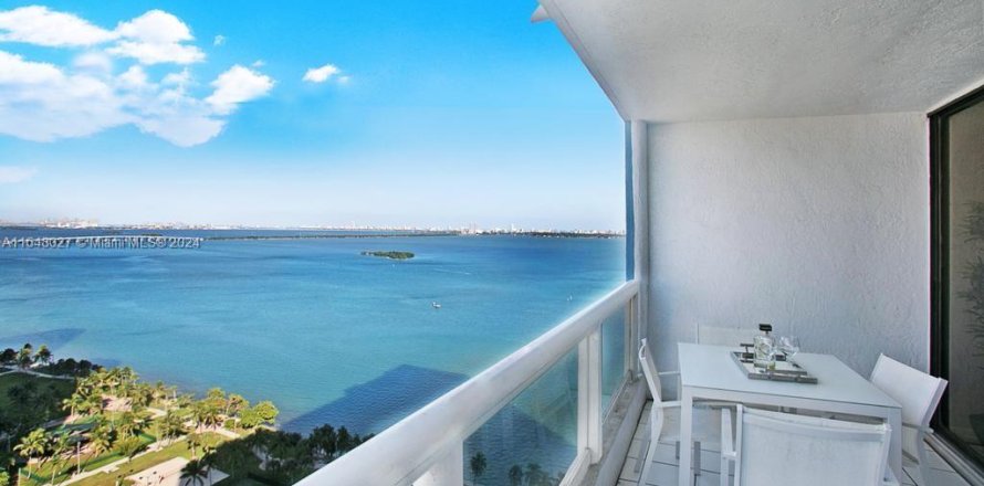 Condo à Miami, Floride, 3 chambres  № 1934652