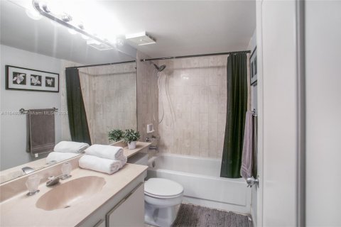 Copropriété à louer à Miami, Floride: 3 chambres, 148.83 m2 № 1934652 - photo 5