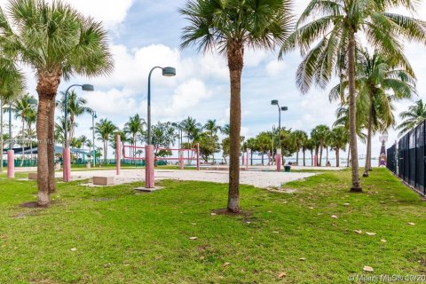 Copropriété à louer à Miami, Floride: 3 chambres, 148.83 m2 № 1934652 - photo 12