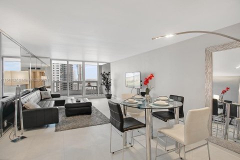 Copropriété à louer à Miami, Floride: 3 chambres, 148.83 m2 № 1934652 - photo 2