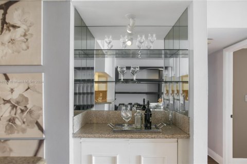 Copropriété à louer à Miami, Floride: 3 chambres, 148.83 m2 № 1934652 - photo 4