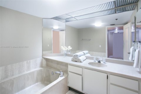 Copropriété à louer à Miami, Floride: 3 chambres, 148.83 m2 № 1934652 - photo 9