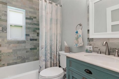 Купить виллу или дом в Корал-Гейблс, Флорида 3 спальни, 124.3м2, № 1889894 - фото 14