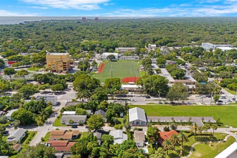 Купить виллу или дом в Корал-Гейблс, Флорида 3 спальни, 124.3м2, № 1889894 - фото 29