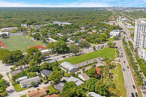 Купить виллу или дом в Корал-Гейблс, Флорида 3 спальни, 124.3м2, № 1889894 - фото 30