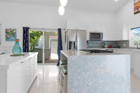 Купить виллу или дом в Корал-Гейблс, Флорида 3 спальни, 124.3м2, № 1889894 - фото 8