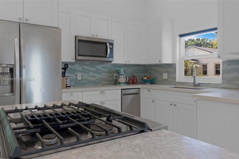 Купить виллу или дом в Корал-Гейблс, Флорида 3 спальни, 124.3м2, № 1889894 - фото 10