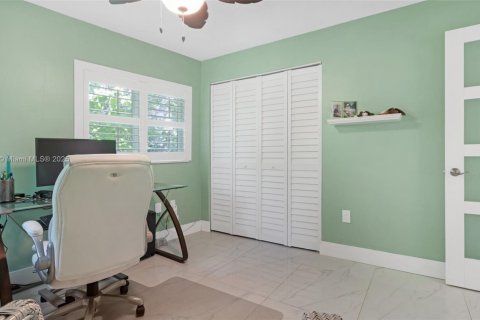 Купить виллу или дом в Корал-Гейблс, Флорида 3 спальни, 124.3м2, № 1889894 - фото 17