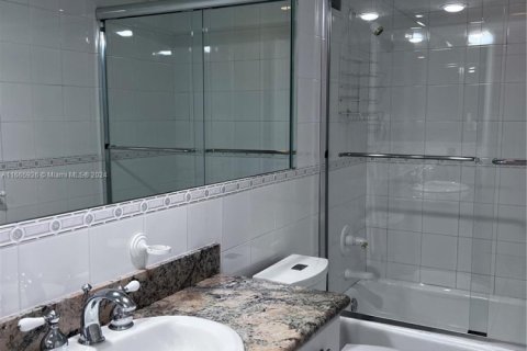 Снять в аренду кондоминиум в Майами-Бич, Флорида 3 спальни, 126.35м2, № 2088833 - фото 24