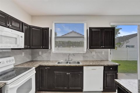 Купить виллу или дом в Пемброк-Пайнс, Флорида 3 спальни, 207.26м2, № 1991104 - фото 7