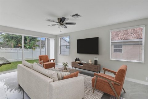 Купить виллу или дом в Пемброк-Пайнс, Флорида 3 спальни, 207.26м2, № 1991104 - фото 4