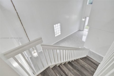 Купить виллу или дом в Пемброк-Пайнс, Флорида 3 спальни, 207.26м2, № 1991104 - фото 24