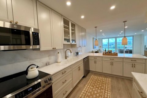 Condo in Pompano Beach, Florida, 3 bedrooms  № 2387149 - photo 7