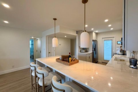 Condo in Pompano Beach, Florida, 3 bedrooms  № 2387149 - photo 12