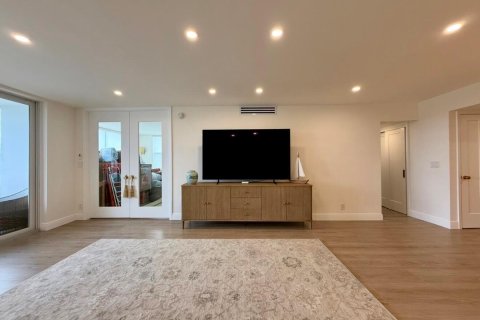 Condo in Pompano Beach, Florida, 3 bedrooms  № 2387149 - photo 18