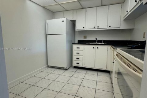 Купить кондоминиум в Уэст-Палм-Бич, Флорида 2 спальни, 89.19м2, № 2145663 - фото 9