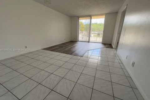 Купить кондоминиум в Уэст-Палм-Бич, Флорида 2 спальни, 89.19м2, № 2145663 - фото 2