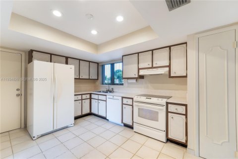 Casa en venta en Miami, Florida, 4 dormitorios, 165.83 m2 № 1993518 - foto 30