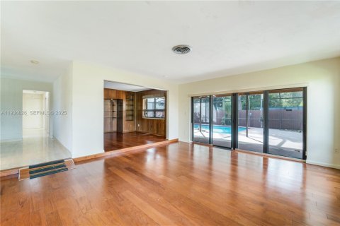 Casa en venta en Miami, Florida, 4 dormitorios, 165.83 m2 № 1993518 - foto 23